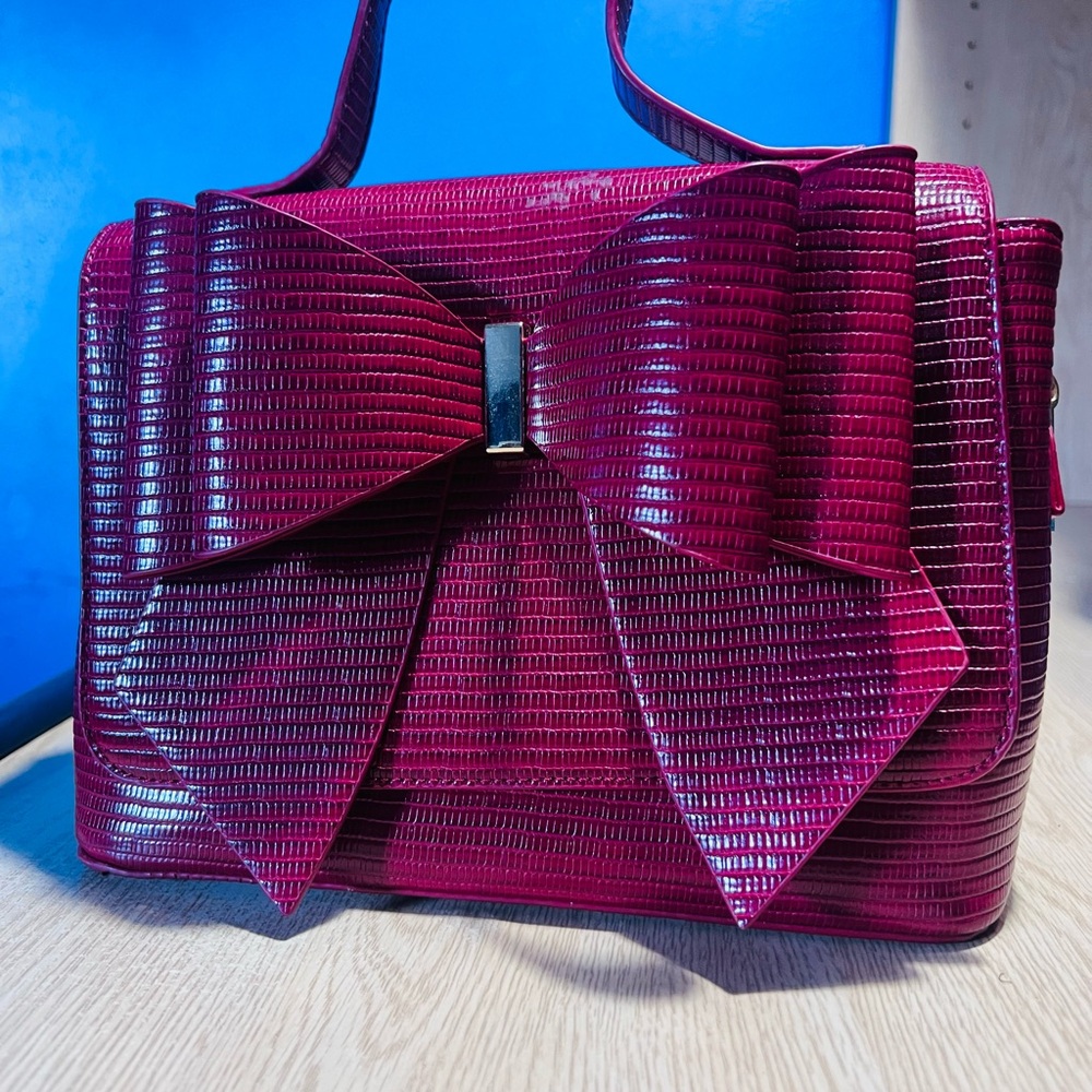 Elegant Pink Bow Handbag